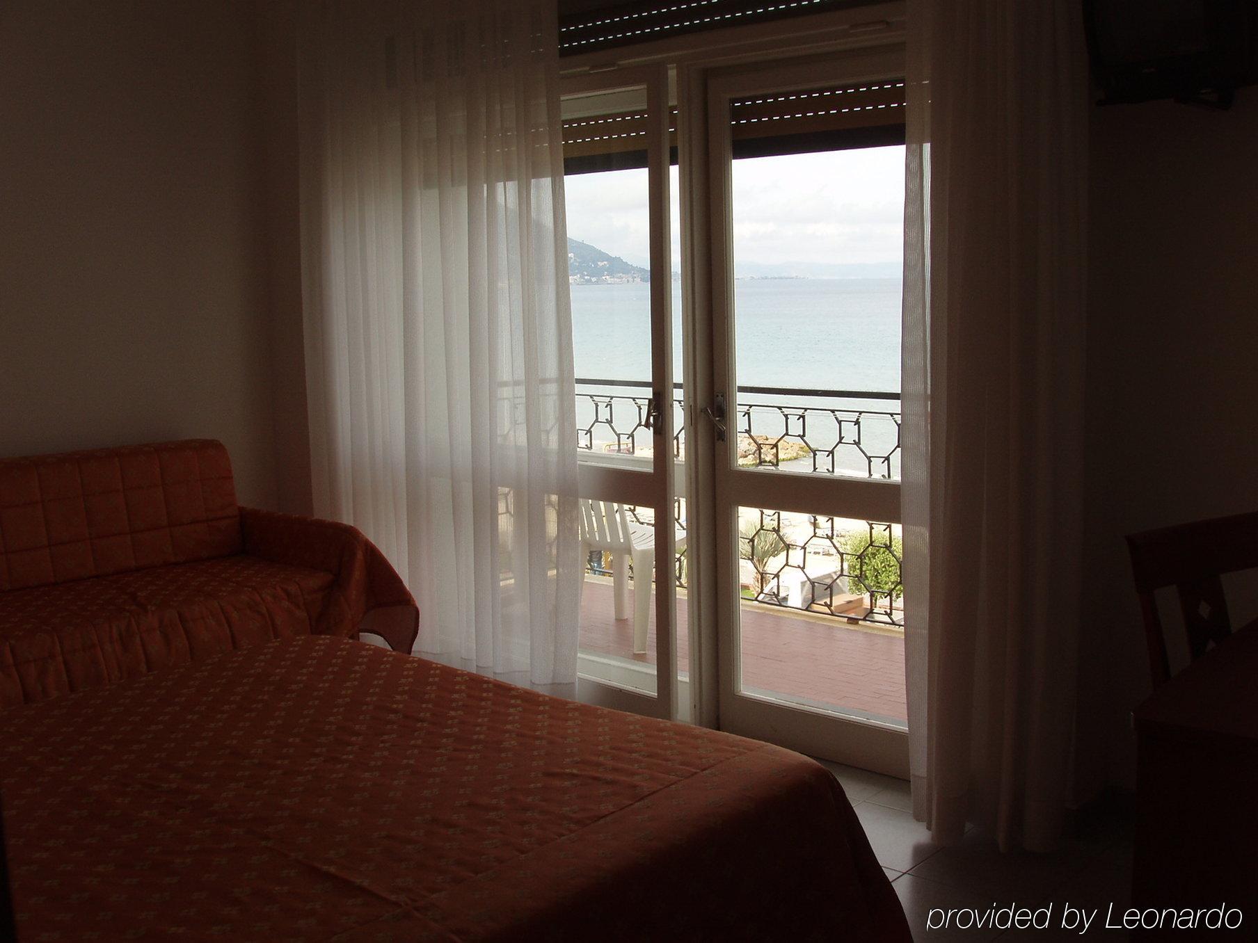 Hotel Aquilia Laigueglia Szoba fotó