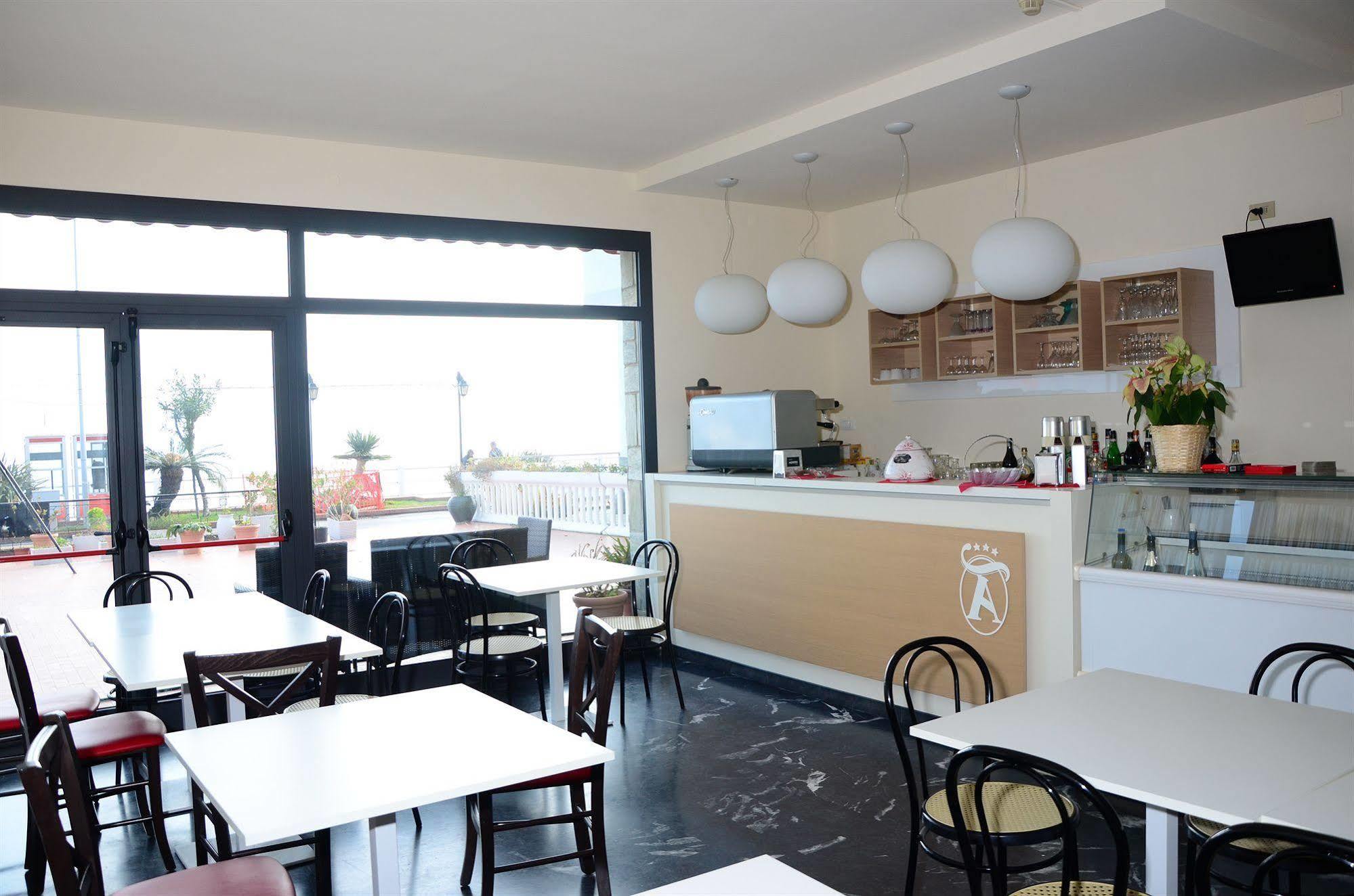 Hotel Aquilia Laigueglia Kültér fotó